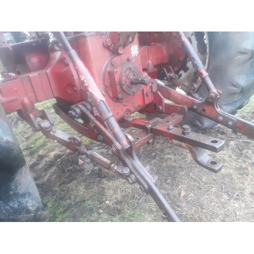 1751 - International 634 tractor. Starts and runs well. Low hours, smokes on start up. Vendor says prior to... 