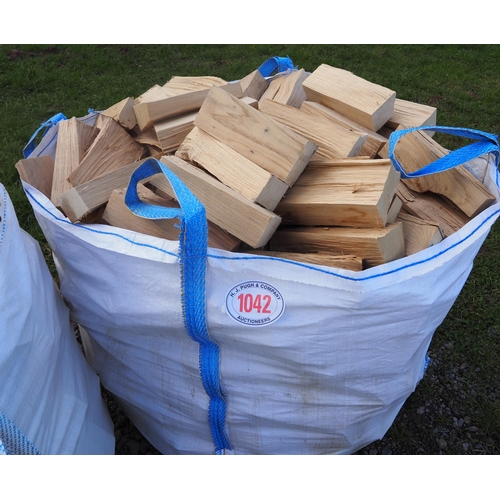 1042 - Bag of hardwood offcuts