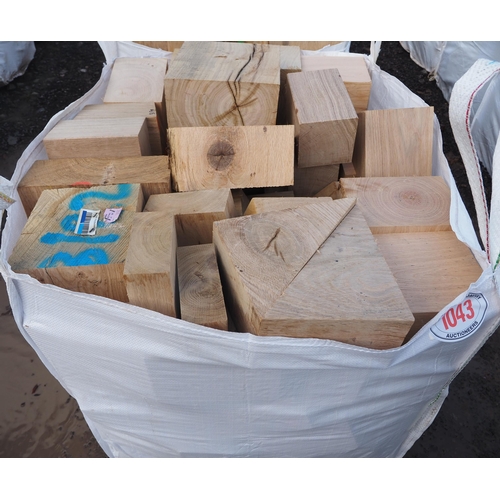 1043 - Bag of hardwood offcuts