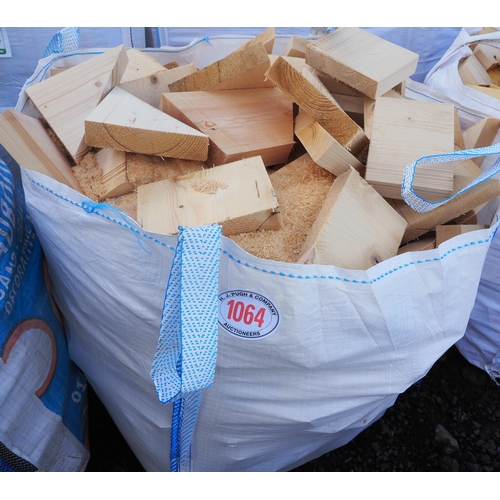 1064 - Bag of softwood offcuts