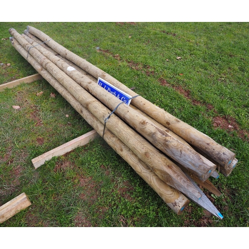 1122 - Round fencing stakes 12ft - 10