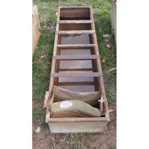 1175 - Water trough 6ft