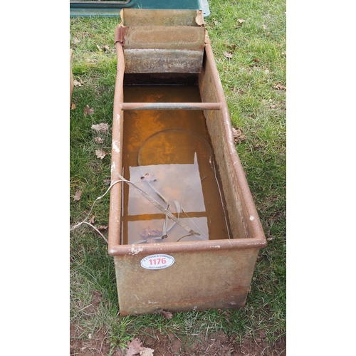 1176 - Water trough 5ft