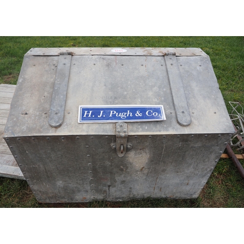 1245 - Galvanised riveted feed bin 4ft x 2ft x 3ft deep