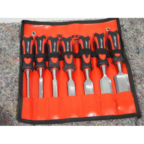 605 - 7 Piece wood chisel set