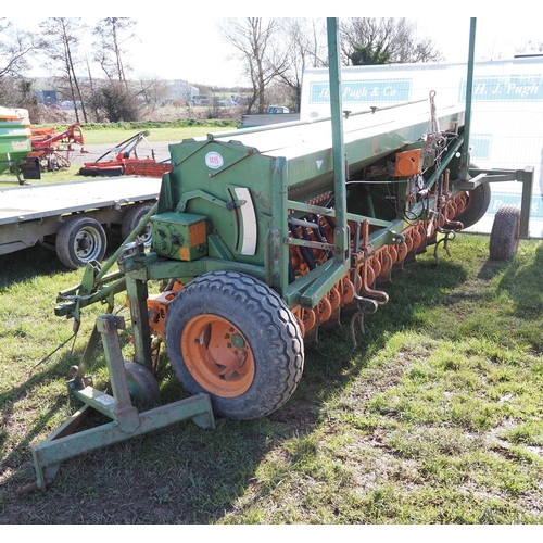 1415 - Amazone D8-40E 4m seed drill. Broadcasting boots for grass, following harrow and tramline kit. Handl... 