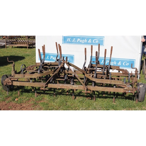 1434 - Folding spring tine cultivator with depth wheels