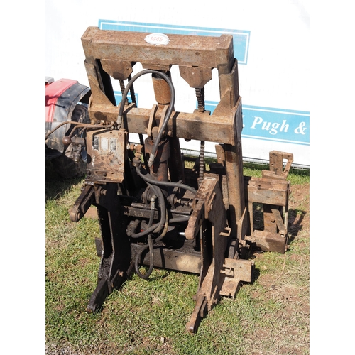 1445 - Cameron garden tractor forklift