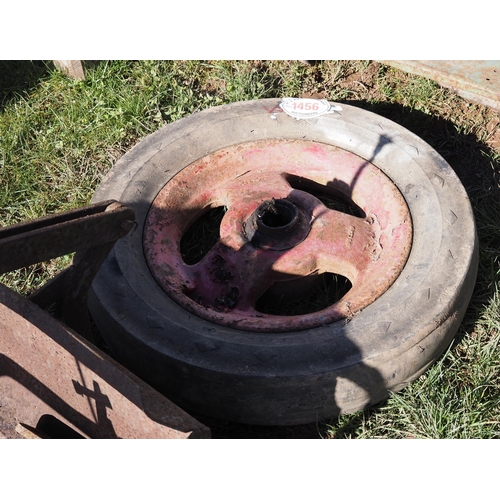 1456 - Fordson Major wheel and tyre 600x19