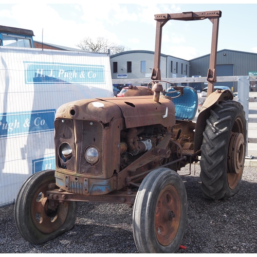 1477 - Fordson Super Major tractor c/w rear wheel weights and roll bar. Good restoration project