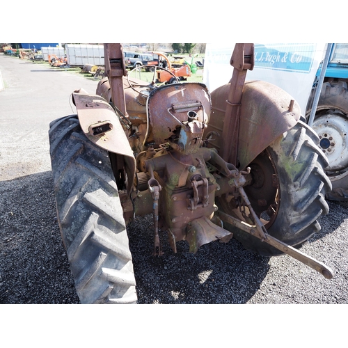 1477 - Fordson Super Major tractor c/w rear wheel weights and roll bar. Good restoration project