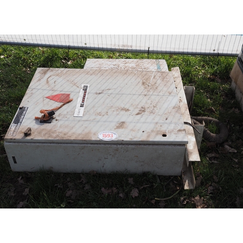 1593 - Air cooled liquid chiller control box