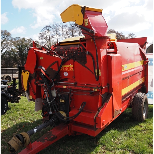 1611 - Teagle Tomahawk 9090 bale shredder