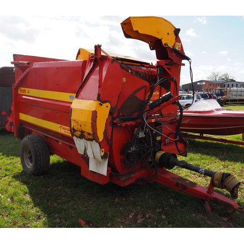 1611 - Teagle Tomahawk 9090 bale shredder