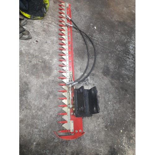 1482 - Hedge trimmer fitted with digger 30mm pin headstock. 1.8m long