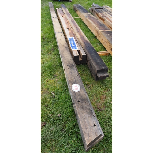 970 - Machined oak beams average 3m x 175mm x 175mm - 3