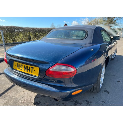 424 - Jaguar XK8 auto convertible, 1997, 3980cc.
Runs and drives, 12 months MOT, full service history, com... 