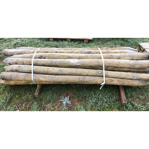 1123 - Round fencing stakes 8ft x 4½