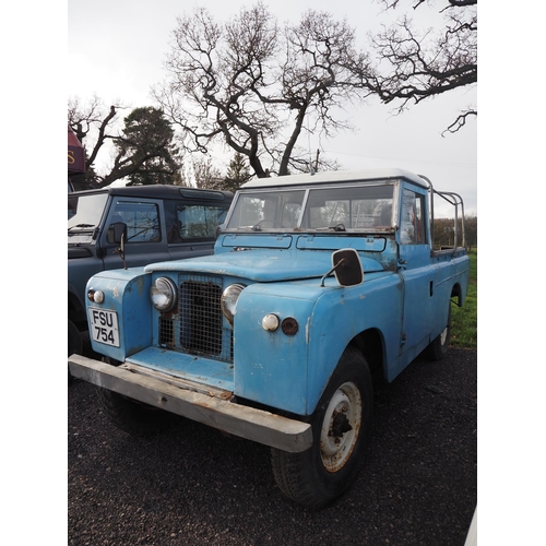 426 - Land Rover Series II breakdown truck, 1958, 1997cc.
Chassis no. 151900323
Engine no. 15194478
Origin... 