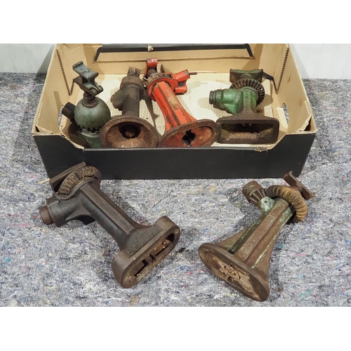 467 - Assorted vintage car jacks to include Harvey Frost etc.