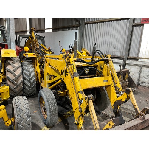 1757B - Massey Ferguson 40 tractor. Runs & drives. C/w backactor, front end loader & bucket