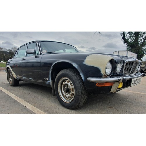 435 - Jaguar XJ6. 1978. Fitted with a Rover 3500 engine, engine runs but no fuel supply fitted. Reg. AAO 3... 