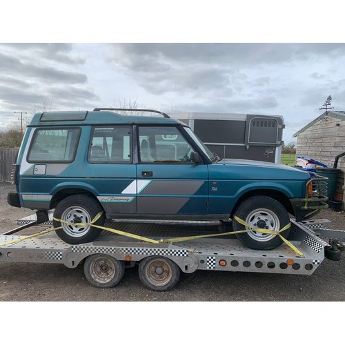 439 - Land Rover Discovery, 1990.
Runs and drives, showing 113,000 miles, solid chassis, solid body, good ... 