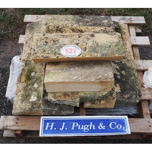 527 - Pallet of Cotswold stone
