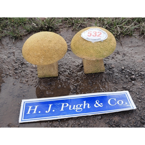 532 - Cotswold stone mushrooms - 2