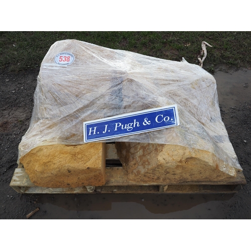 538 - Pallet of Cotswold stone