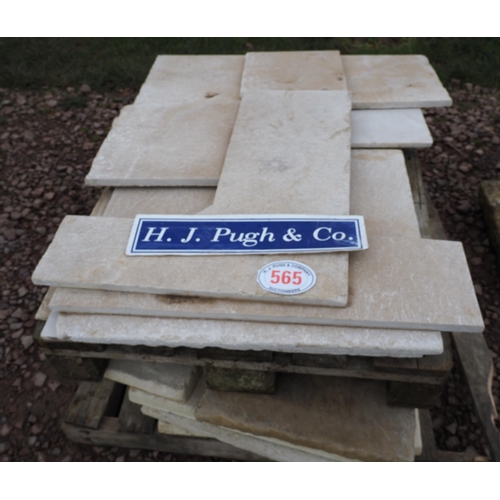 565 - Pallet of Cotswold stone offcuts