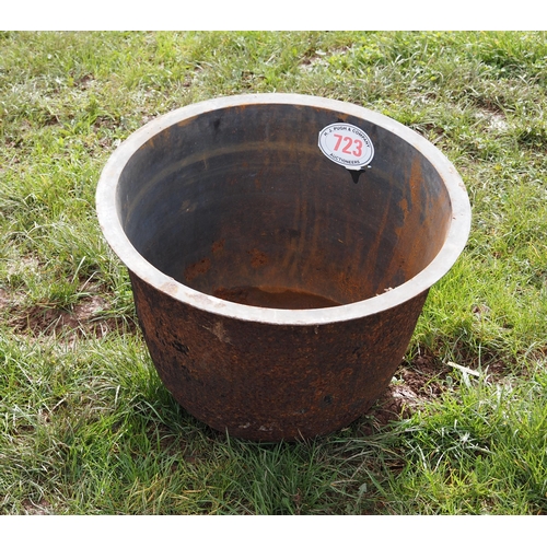 723 - Cast iron cauldron 24