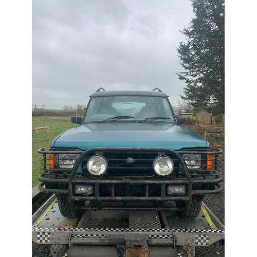 439 - Land Rover Discovery, 1990.
Runs and drives, showing 113,000 miles, solid chassis, solid body, good ... 