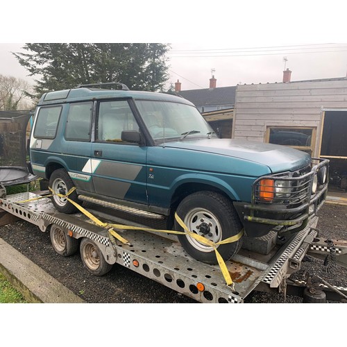 439 - Land Rover Discovery, 1990.
Runs and drives, showing 113,000 miles, solid chassis, solid body, good ... 