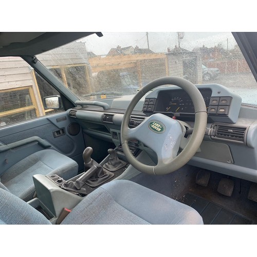 439 - Land Rover Discovery, 1990.
Runs and drives, showing 113,000 miles, solid chassis, solid body, good ... 