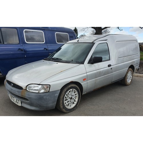 432A - Ford Escort 55Td van mk6, 1999. 1753cc 
Runs and drives, would make a good project, Declared Cat C o... 