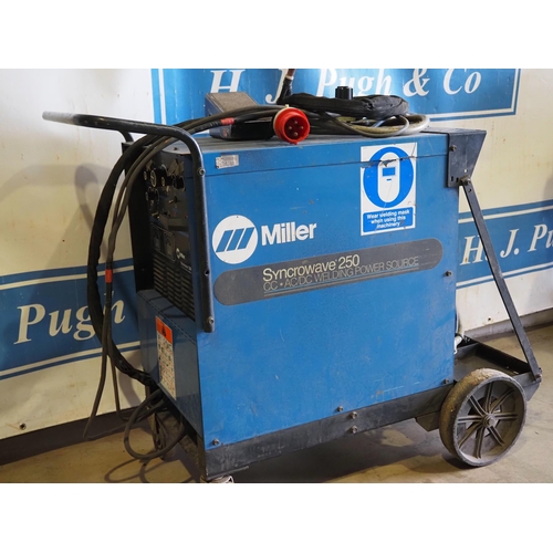 436 - Miller Syncrowave 250  AC/DC welder