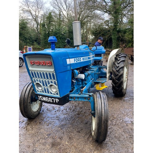 506 - Ford 2000 tractor. 1975. Runs and drives. Reg JSM 687P. V5 in office