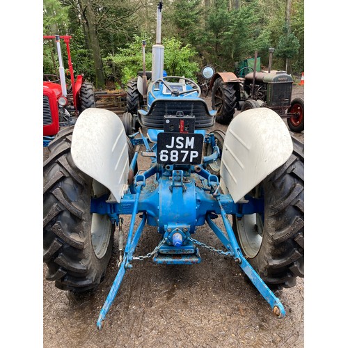 506 - Ford 2000 tractor. 1975. Runs and drives. Reg JSM 687P. V5 in office