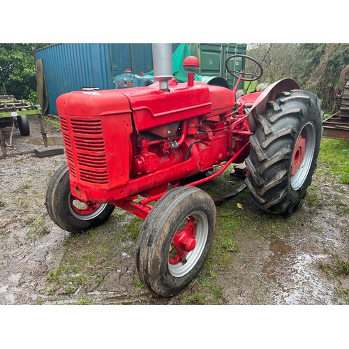 114 - International W4 tractor. Fitted with new tyres and tubes, new brakes and brake shaft oil seals, rec... 