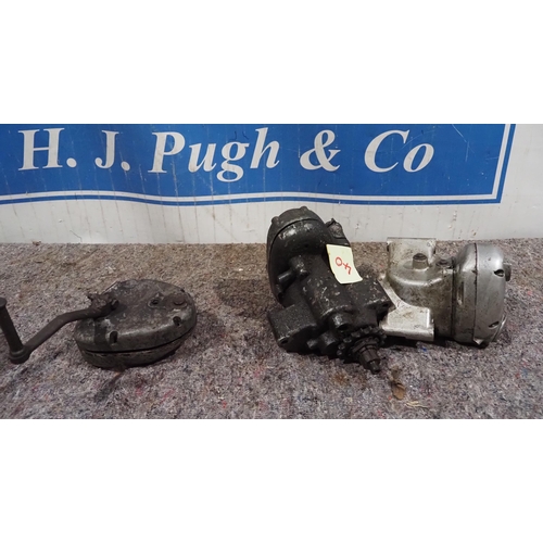 40 - Matchless military gearbox and AMC gearbox shell