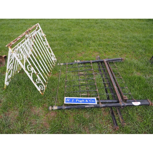 126 - Pair of drive gates and cast iron bed heads