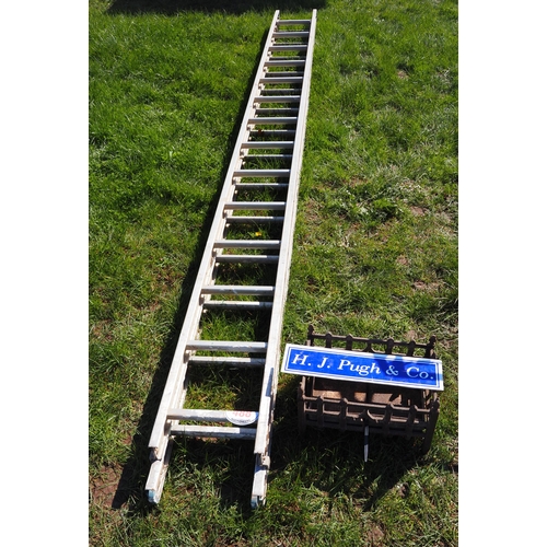 488 - Fire basket and extending ladder