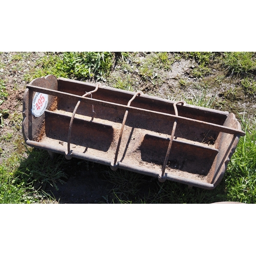 495 - Cast iron trough 2ft