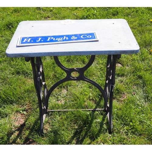 501 - Cast iron base table