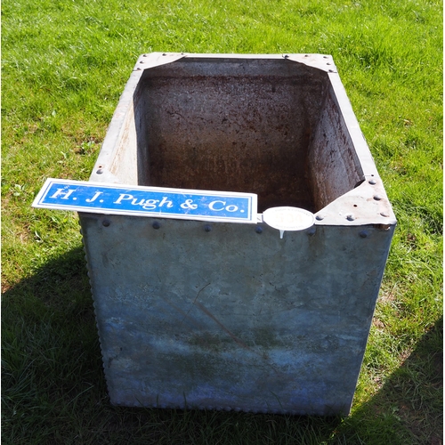 504 - Galvanised water tank 3 x 2ft