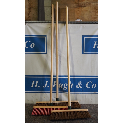 636 - Platform brooms - 3
