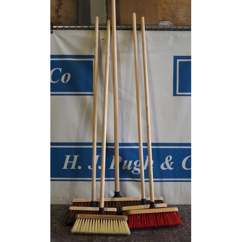 648 - Brooms - 5