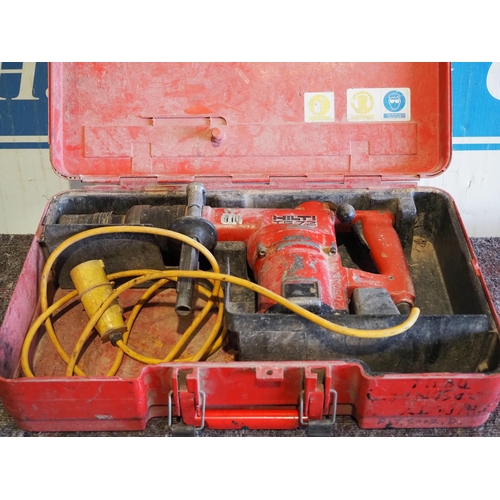 590 - Hilti TE72 110v rotary hammer drill