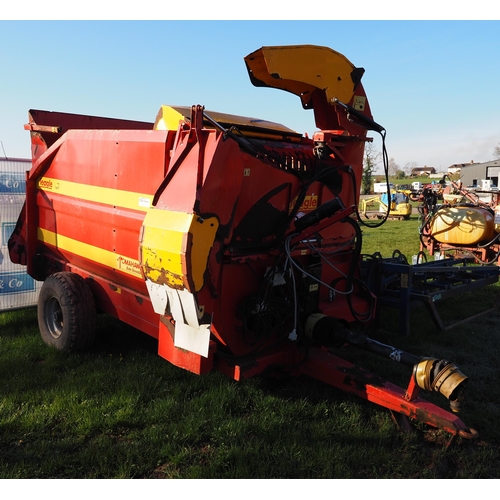 1374 - Teagle Tomahawk 9090 bale shredder